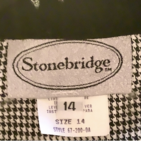 Stonebridge Houndstooth Vest Suiting Layer - Picture 4 of 5